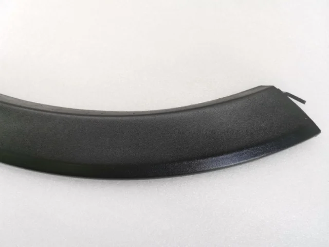 Молдинг крыла задний правый для Toyota RAV4 XA40 rest 2015-2019 на фотографиях