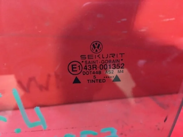 Стекло двери переднее левое для Volkswagen Passat Variant (B4, Typ 3A) 1993-1997 на фотографиях