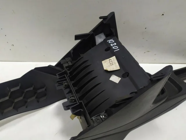 Крышка подлокотника для Volkswagen Polo V (6R) 2009-2014 на фотографиях