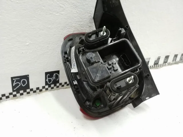 Фонарь правый для Renault Duster HM 2020+ на фотографиях