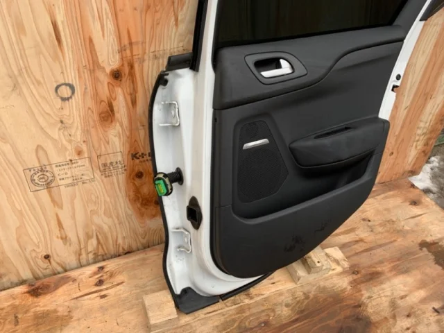 Дверь задняя правая для Citroen C4 Седан 2010-2016 на фотографиях