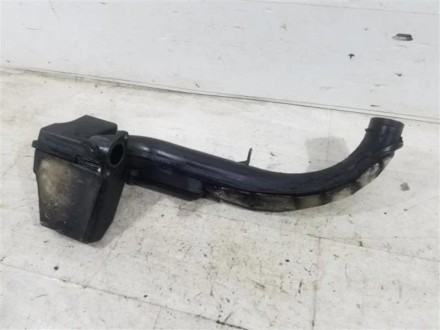 Воздухозаборник для Ford Galaxy CD340 2006-2015 на фотографиях