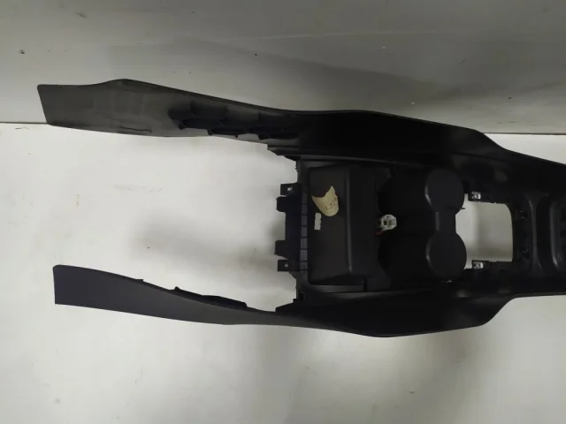 Крышка подлокотника для Volkswagen Polo V (6R) 2009-2014 на фотографиях