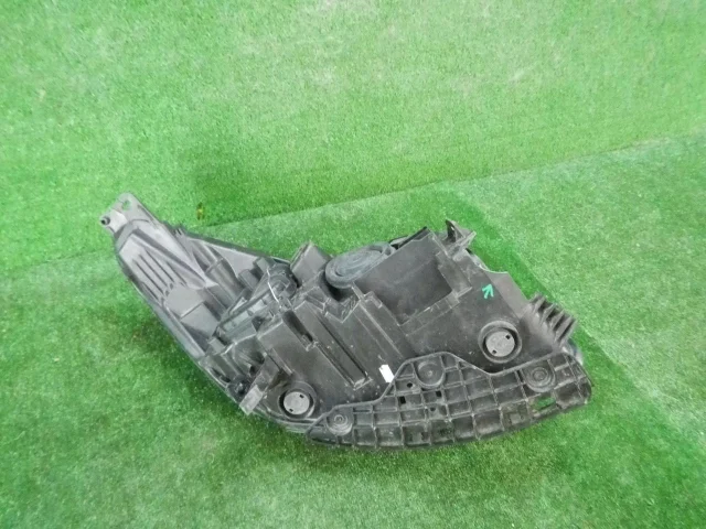 Фара левая для Ford Kuga CBV 2008-2013 на фотографиях