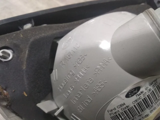 Фонарь внутренний правый для Ford Kuga CBV 2008-2013 на фотографиях