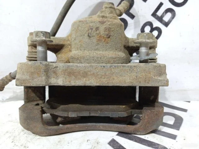 Суппорт передний левый для Lexus IS Седан GSE20,21,25, ALE20 (US, EU) 2006-2013 на фотографиях