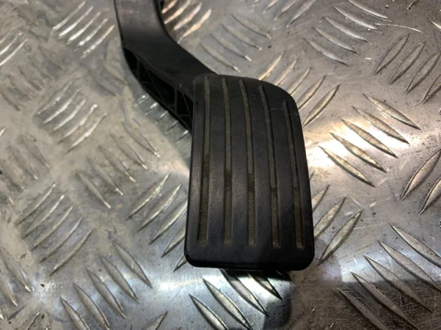 Электронная педаль газа для Citroen C4 Хэтчбек 2004-2011 на фотографиях