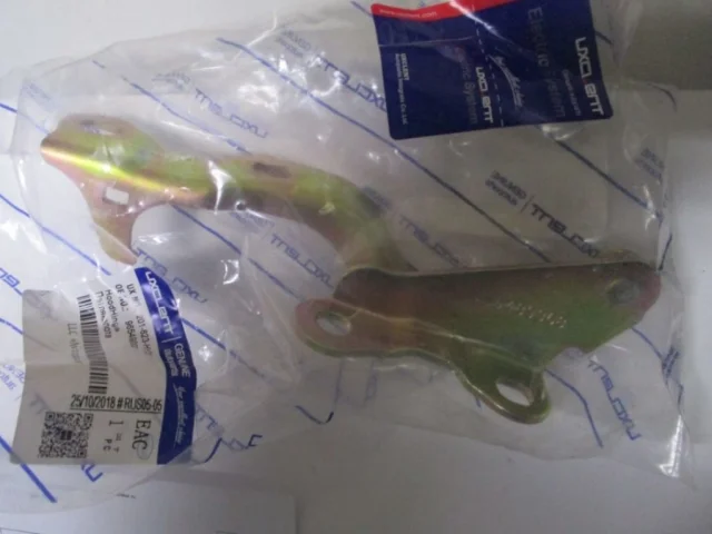 Петля капота левая для Chevrolet Lacetti 2004-2013 Хэтчбек на фотографиях