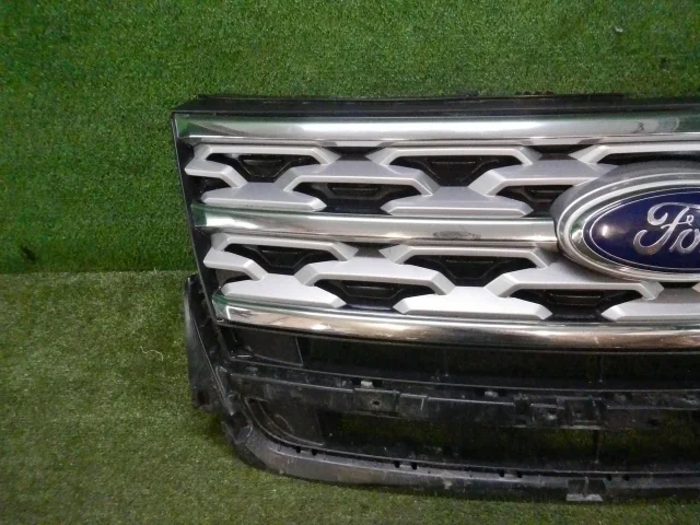 Решетка радиатора для Ford Explorer U502 rest 2014-2019 на фотографиях