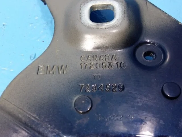 Петля капота левая для BMW X5 F15 (Ф15) 2013-2018 на фотографиях