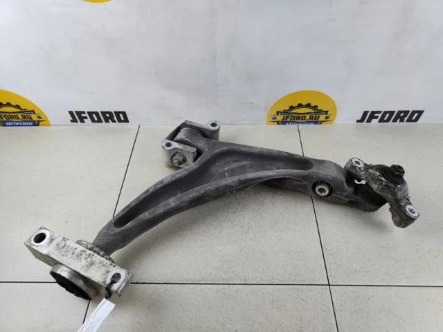 Качающийся рычаг правый для Volvo XC90 II L 2014-2019 на фотографиях