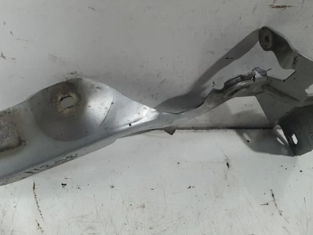 Петля капота левая для Nissan Almera G15 2012-2019 на фотографиях