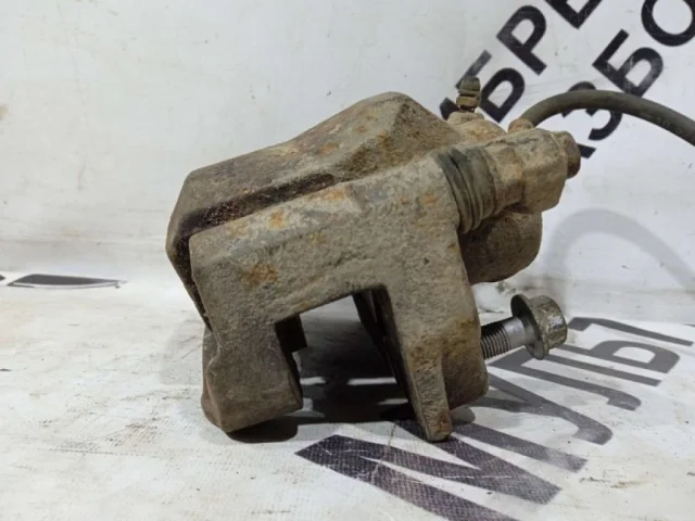 Суппорт передний левый для Lexus IS Седан GSE20,21,25, ALE20 (US, EU) 2006-2013 на фотографиях