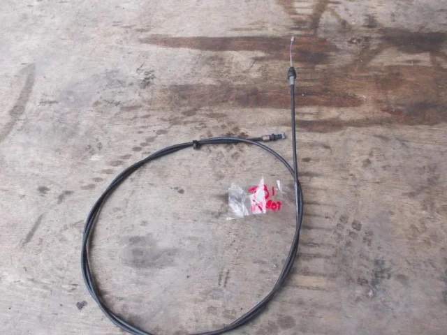 Петля капота левая для Nissan Qashqai J10 2006-2013 на фотографиях