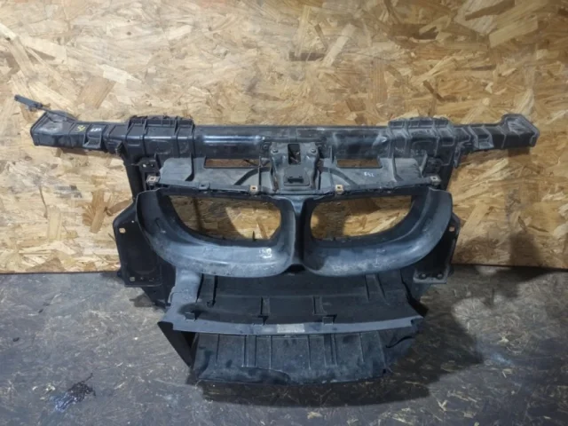 Панель радиатора (телевизор) для BMW 1er Е81 2007-2012 на фотографиях