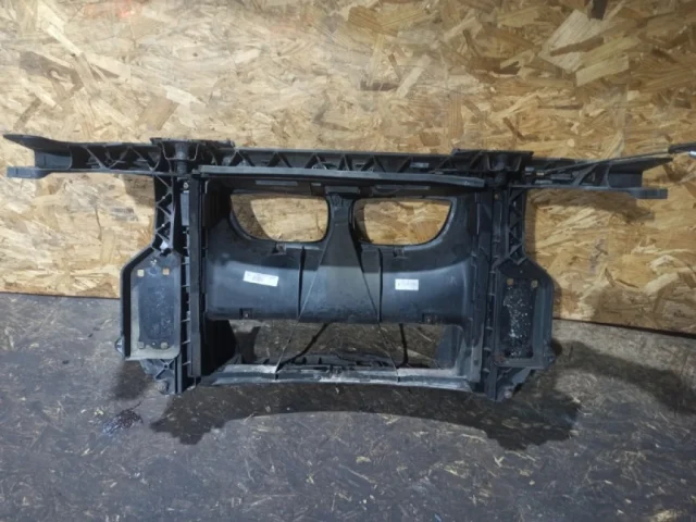 Панель радиатора (телевизор) для BMW 1er Е81 2007-2012 на фотографиях