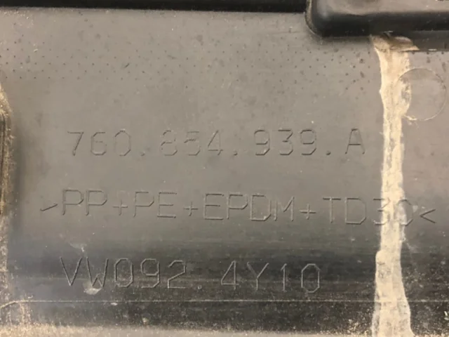 Молдинг передней левой двери для Volkswagen Touareg III (CR) 2018+ на фотографиях