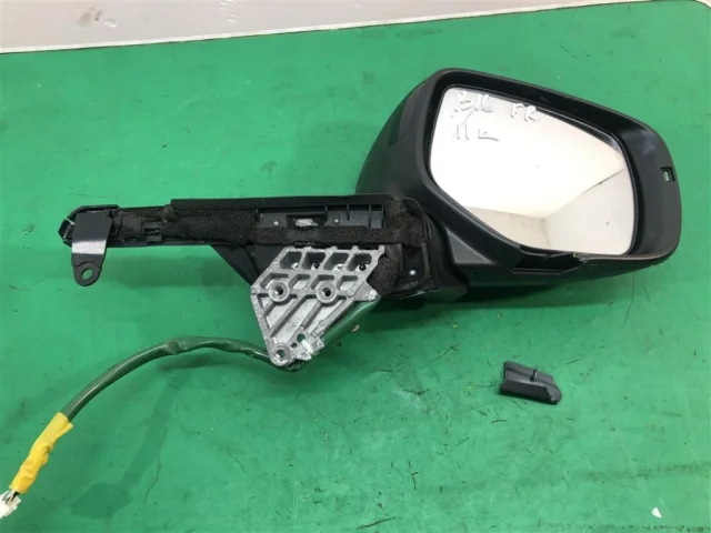 Зеркало заднего вида (в салоне) для Subaru Legacy BN 2017+ на фотографиях