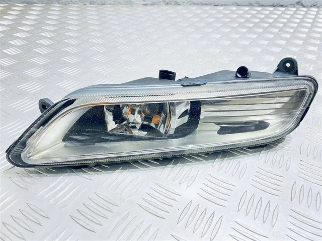 Фары для Volkswagen Passat Variant (B6, Typ 3C) 2004-2010 на фотографиях