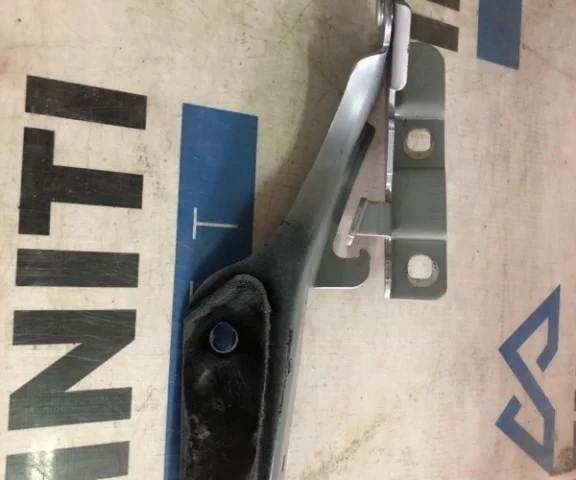 Петля капота левая для Infiniti QX 70 2013-2019 на фотографиях