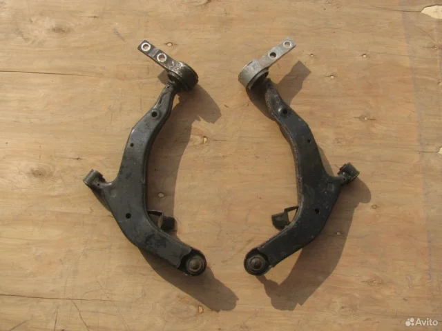 Рычаг передний правый нижний для Nissan Murano Z50 2002-2009 на фотографиях