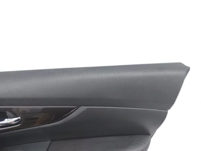 Уплотнитель передней правой двери для Nissan X-Trail T32 JDM 2013-2022 на фотографиях