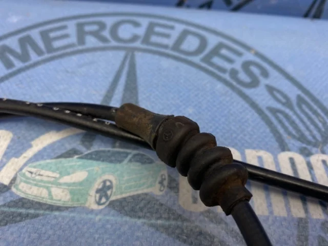 Трос замка капота для Mercedes-Benz C class CL203 2000-2008 на фотографиях