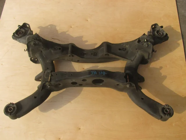 Задний подрамник для Nissan Teana J31 2003-2007 на фотографиях