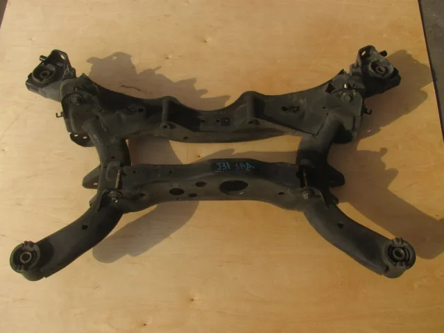 Задний подрамник для Nissan Teana J31 2003-2007 на фотографиях