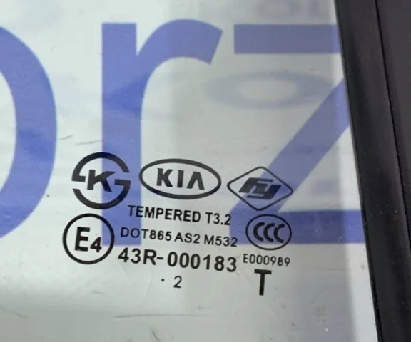 Стекла и зеркала для Kia Cerato TD Купе 2008-2013 на фотографиях