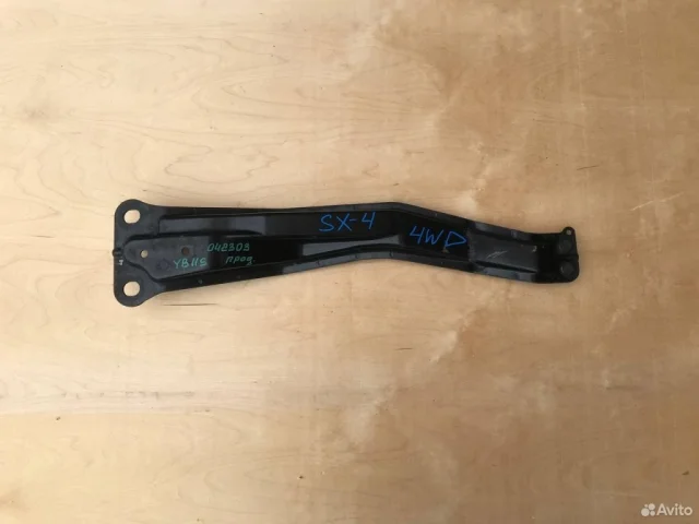 Подрамник двигателя для Suzuki SX4 2006-2009 на фотографиях