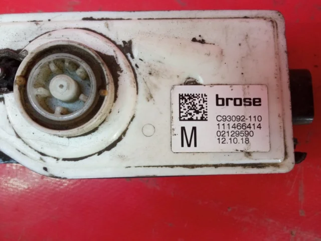 Моторчик корректора фары для BMW 5er G30 2016-2023 на фотографиях