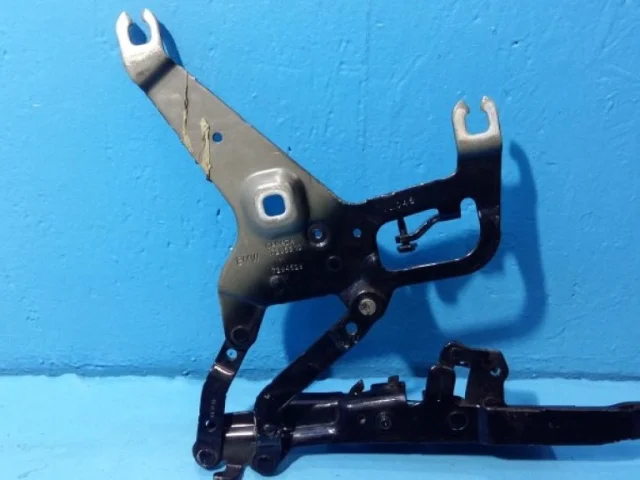 Петля капота левая для BMW X5 F15 (Ф15) 2013-2018 на фотографиях