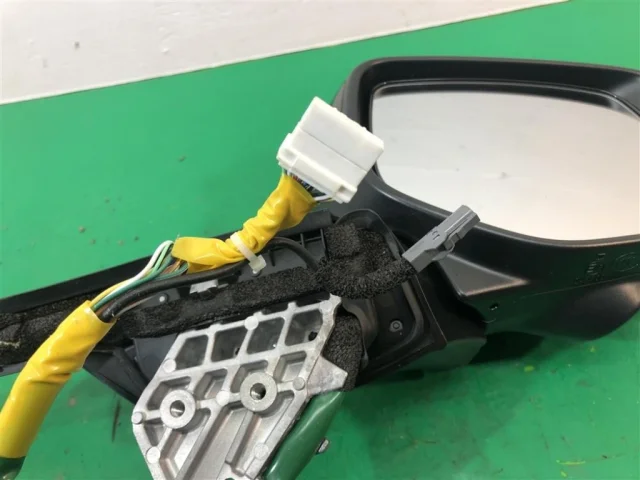 Зеркало заднего вида (в салоне) для Subaru Legacy BN 2017+ на фотографиях