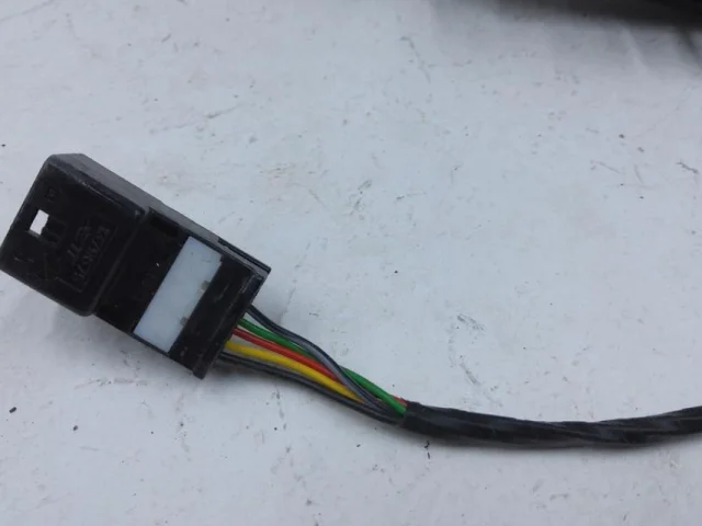 Стекла и зеркала для Renault Duster HM 2020+ на фотографиях