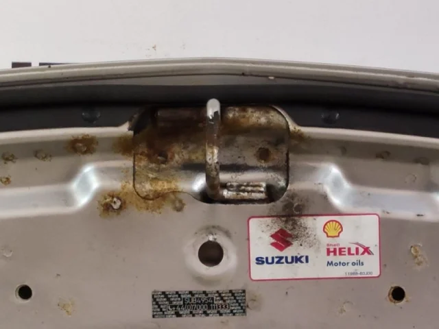 Капот для Suzuki SX4 2006-2009 на фотографиях