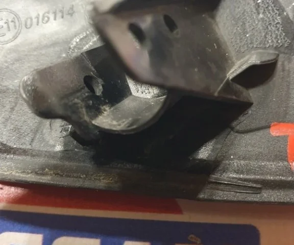 Крышка форсунки фароомывателя левая для Nissan X-Trail T32 RU 2015-2022 на фотографиях