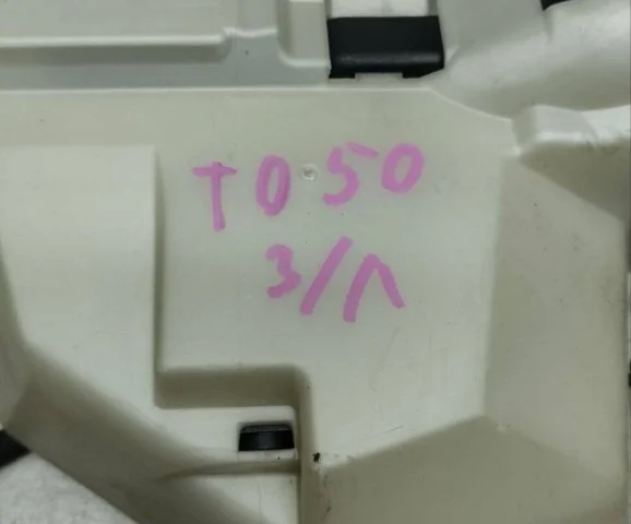 Замок задней левой двери для Mercedes-Benz S class W220 1998-2005 на фотографиях