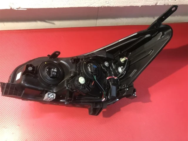 Фара правая для Subaru XV GT/G24 2017+ на фотографиях