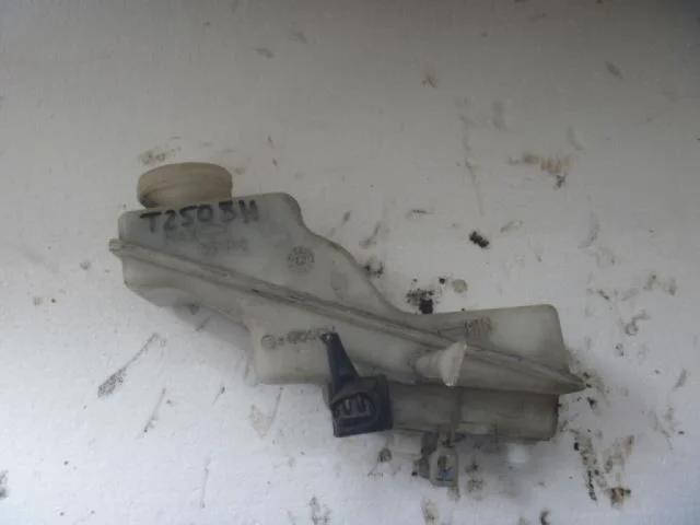 Главный тормозной цилиндр для Toyota Avensis Универсал T250 2003-2008 на фотографиях