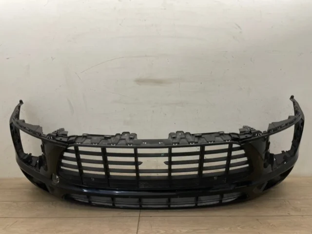 Бампер передний для Porsche Macan 95B 2014-2023 на фотографиях