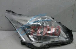 Фары для Toyota Avensis 2018 года на фотографиях