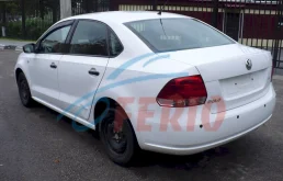 Фонарь левый для Volkswagen Polo 2013 года на фотографиях