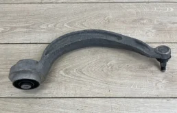 Рычаг передний правый нижний для Audi A6 на фотографиях