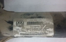 Подрамник двигателя для Volkswagen Touareg 2013 года на фотографиях