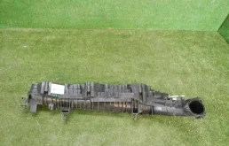 Впускной коллектор для BMW 7er 2018 года на фотографиях