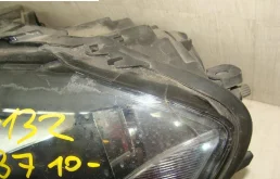 Фара ксенон левая для Volkswagen Passat 2012 года на фотографиях