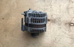 Генератор для Nissan X-Trail 2000 года на фотографиях