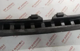 Усилитель переднего бампера для Volkswagen Tiguan 2008 года на фотографиях