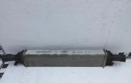 Радиатор интеркулера для Audi A4 2007 года на фотографиях